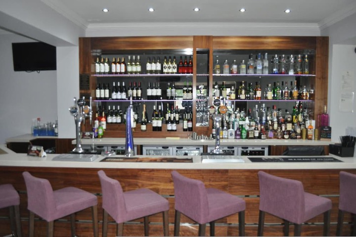 Lounge 40 of 49