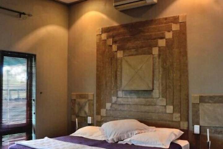 Room 10 of 22