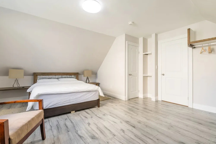 Room 6 of 20