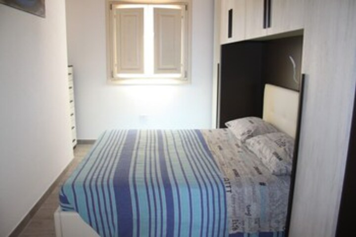 Room 35 of 53