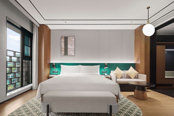 Room 27 of 53