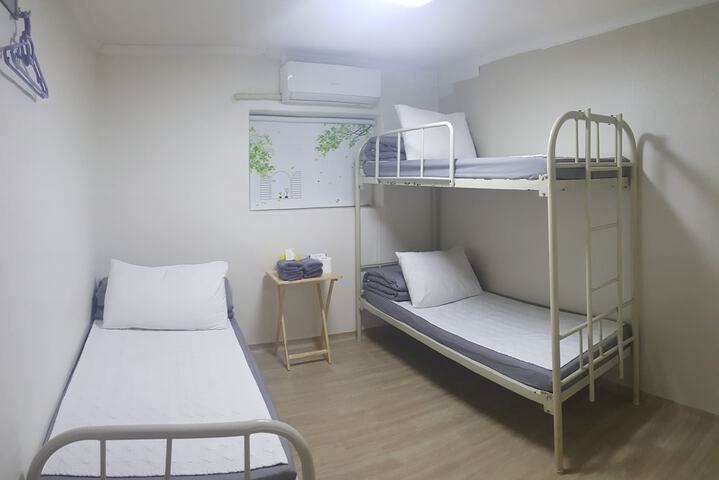 Room 12 of 41