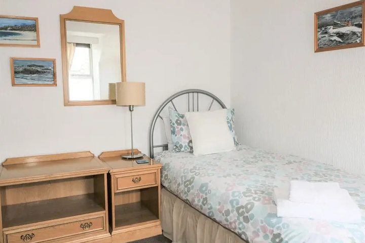 Room 4 of 12