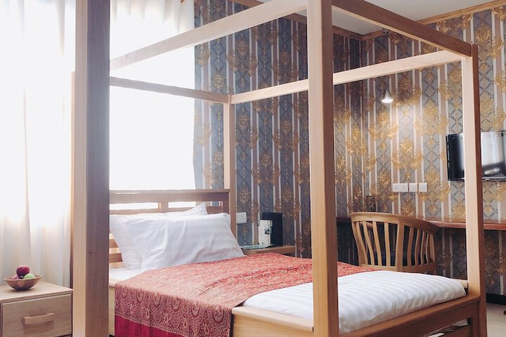 Room 5 of 32