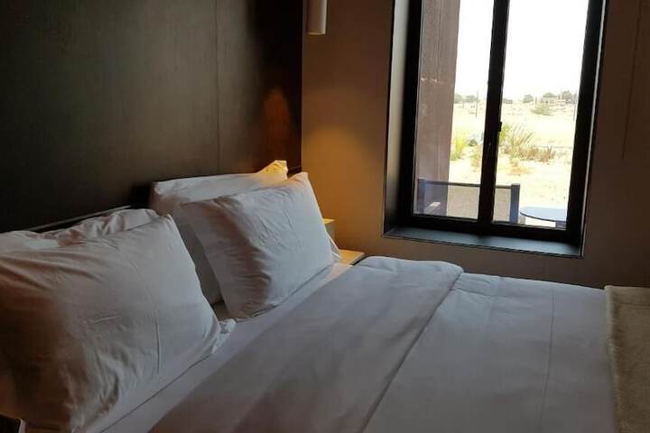 Room 4 of 16