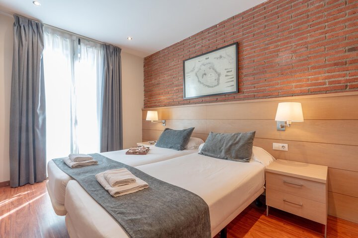 Room 2 of 32