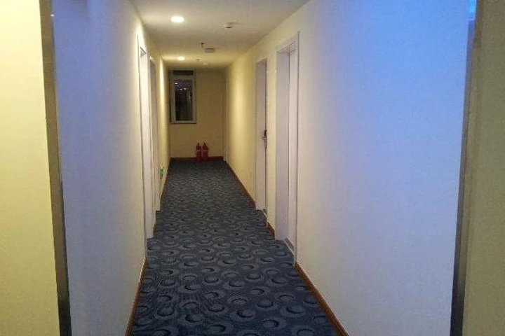 Room 11 of 17