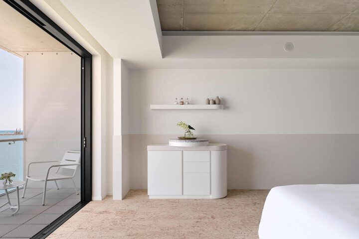 Room 4 of 46