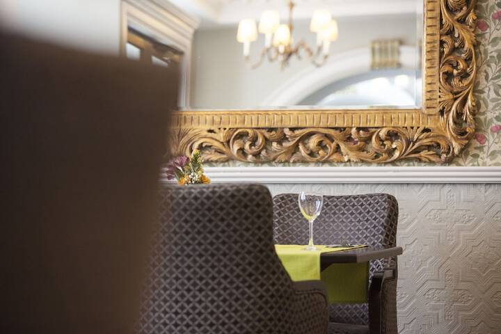 Dining 45 of 63