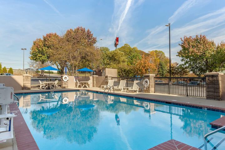 Pools & Facilities