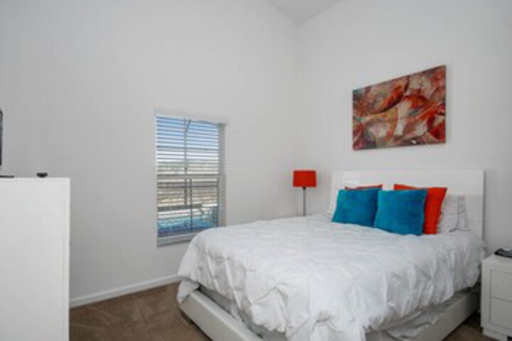 Room 8 of 30