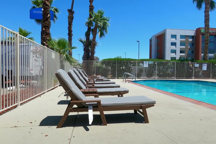 Pool 24 of 26