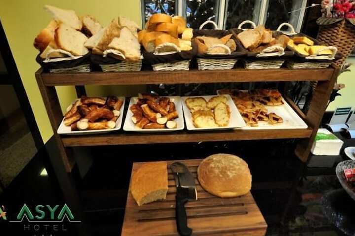 Breakfast/Coffee Service 22 of 31