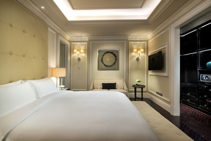 Room 8 of 73