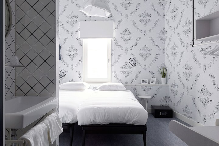 Room 8 of 43