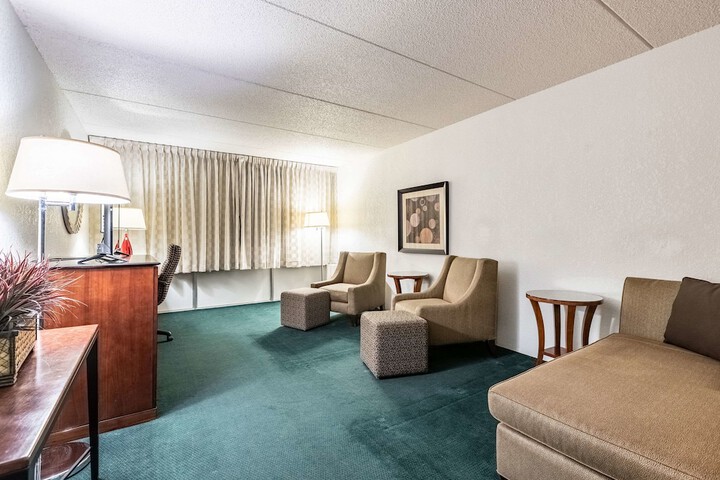 Room 11 of 36