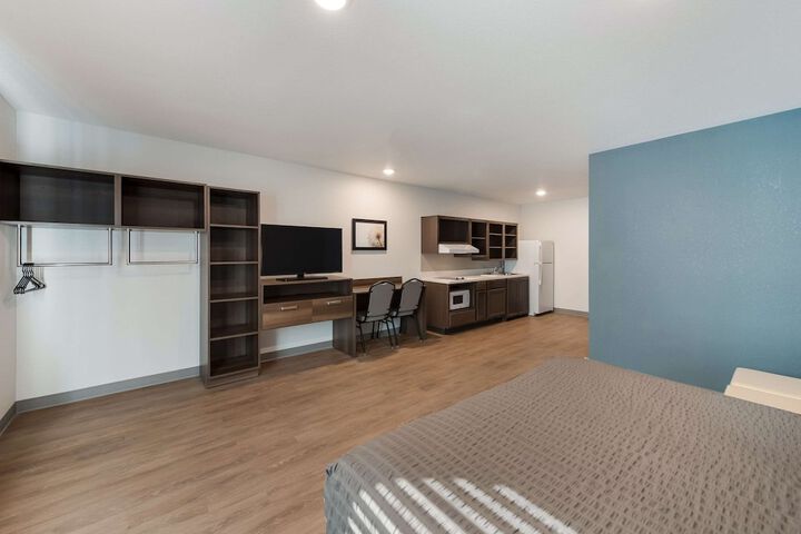 1 Queen Bed (1 of 23)