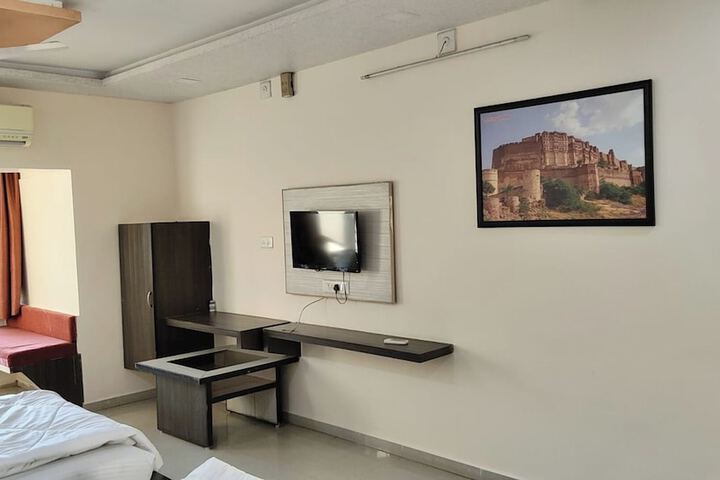 Room 12 of 124