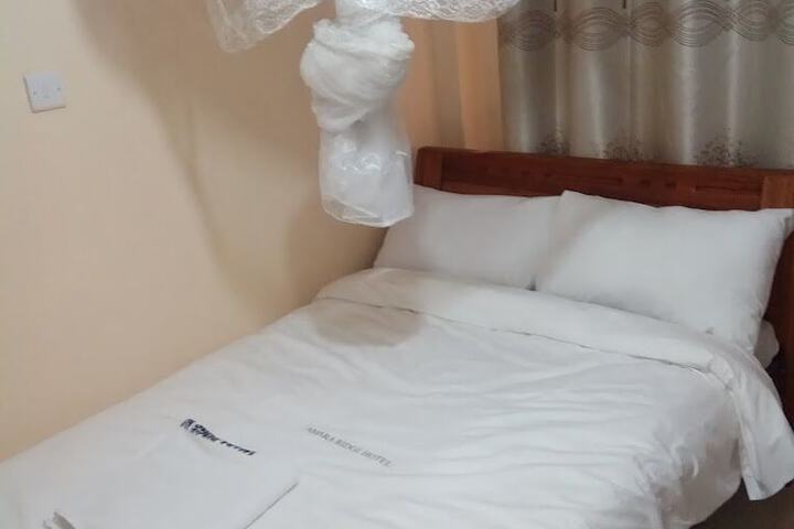 Room 6 of 16