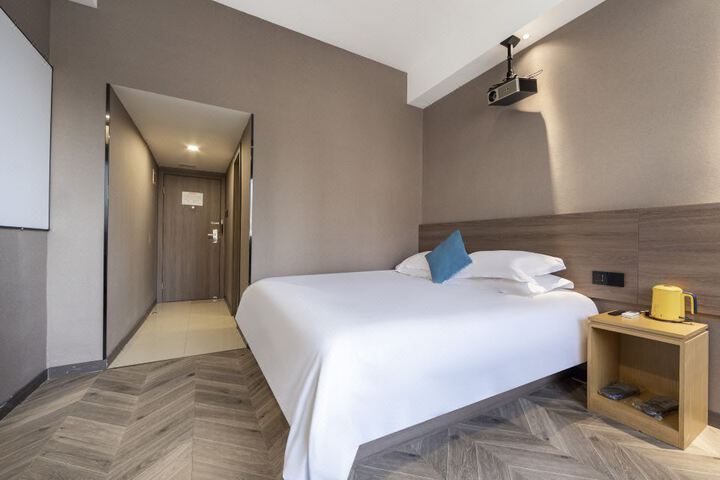 Aio Hotel (Shanghai Bund Nanjing Road Pedestrian Street)