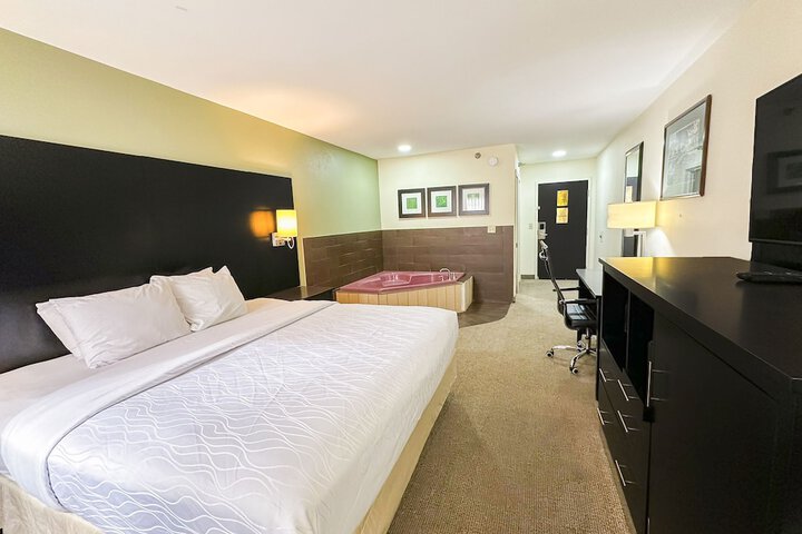 1 King Bed (2 of 34)