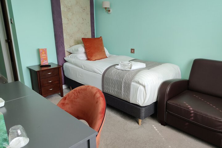 Room 33 of 81