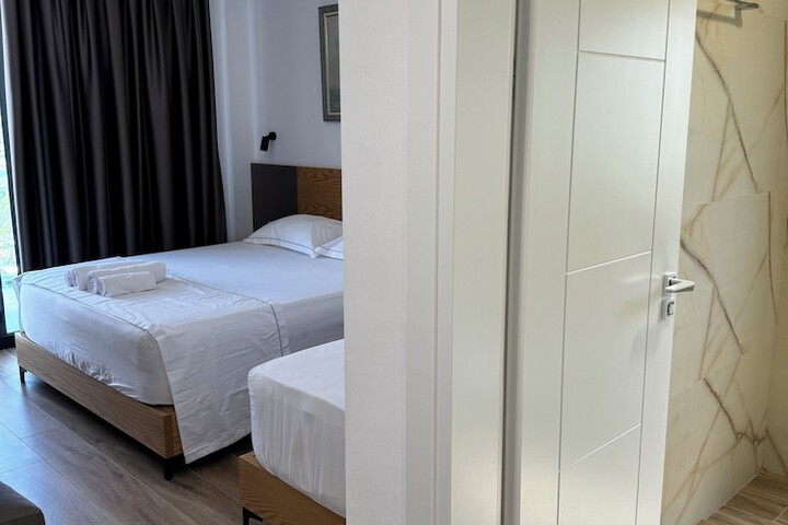 Room 4 of 7