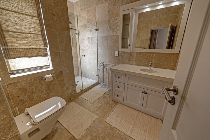 Room 12 of 29