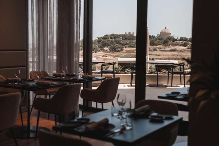 Dining 74 of 96