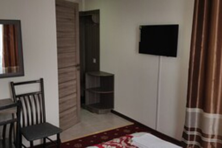Room 5 of 10