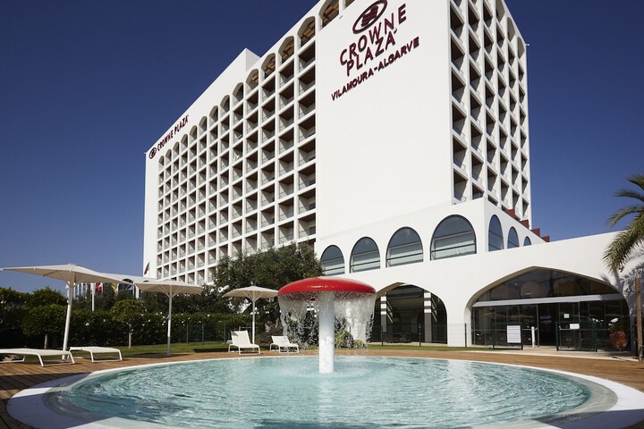 Hotel Pool