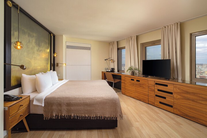 Room 19 of 63