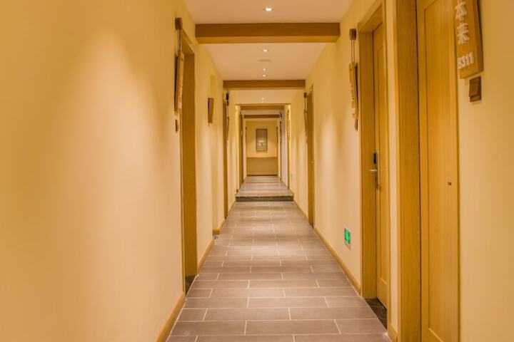 Ballroom/Hall 143 of 149