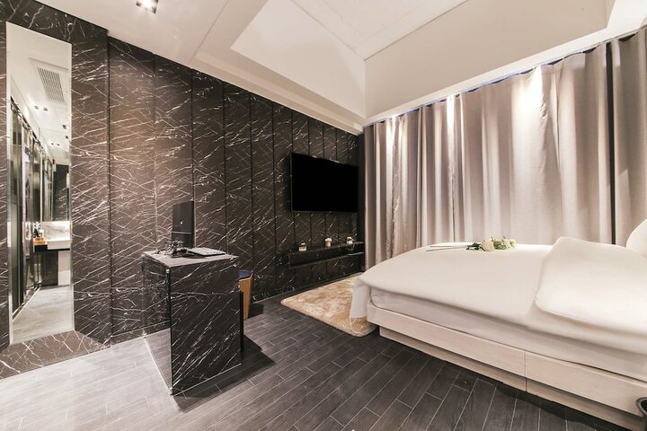 Room 51 of 74