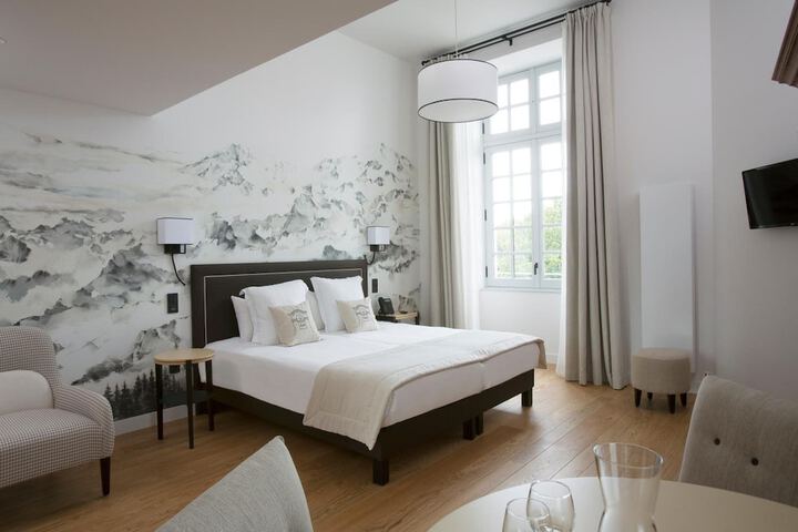 Room 28 of 105
