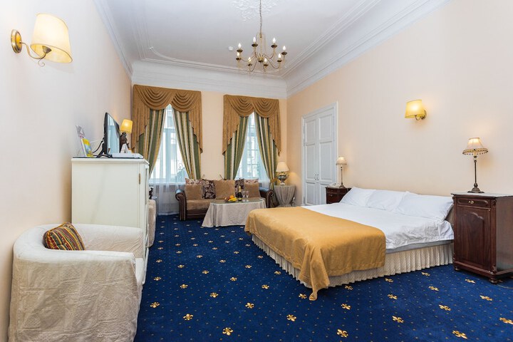 Room 10 of 62