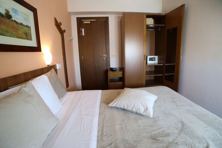 Room 5 of 30