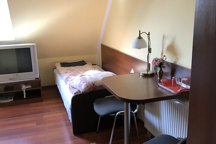 Room 7 of 17