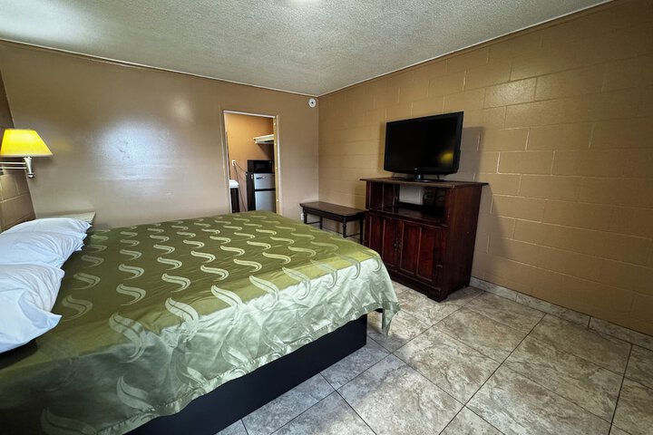 Room 9 of 43
