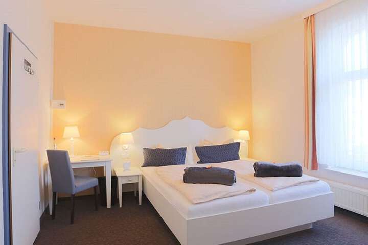 Room 2 of 32