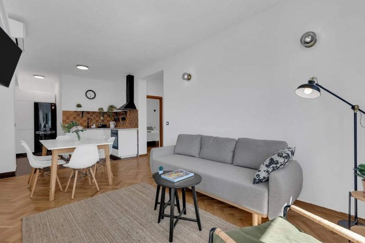 Room 9 of 15