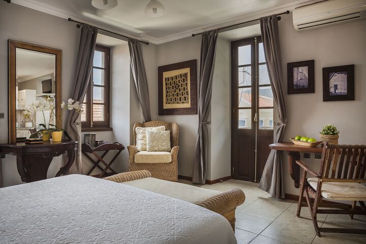 Room 10 of 68