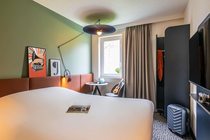 Room 12 of 44