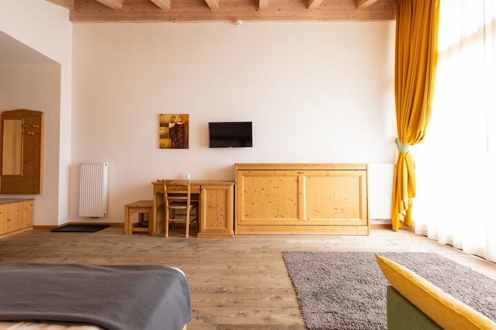 Room 8 of 30