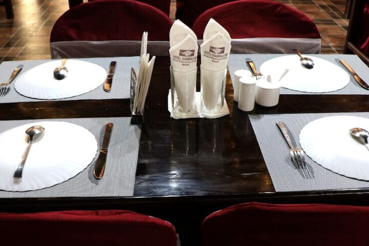 Dining 26 of 37