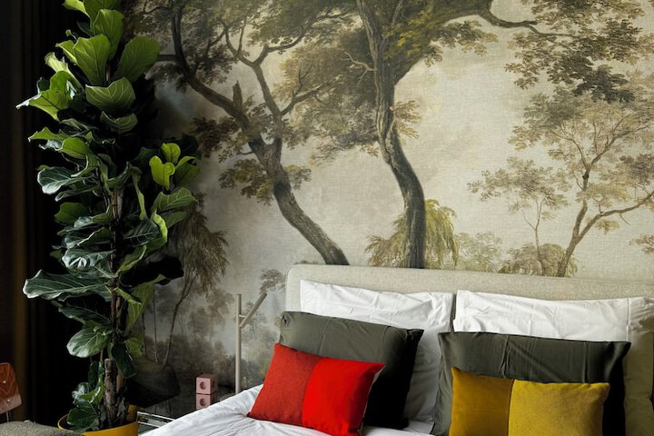 Room 18 of 28
