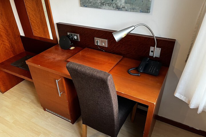 Room 32 of 52