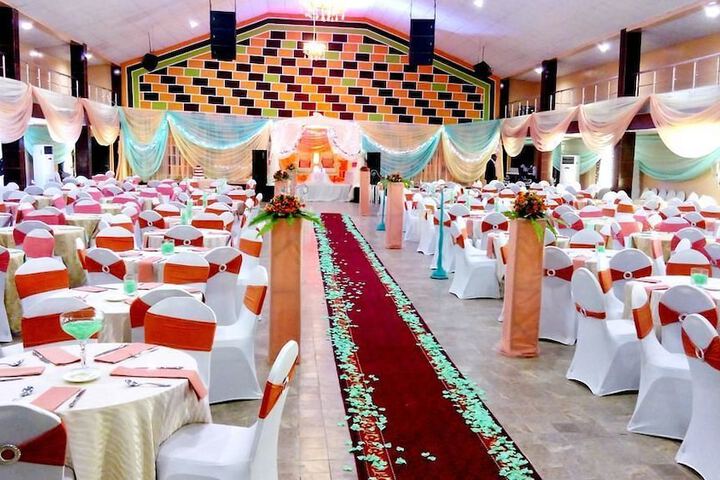 Ballroom/Hall 22 of 24