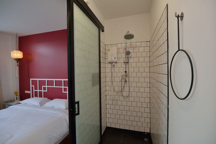 Room 17 of 46