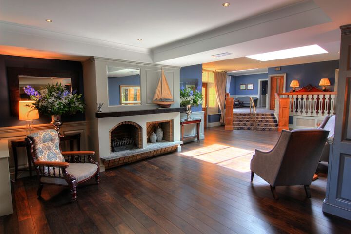 Entrance & Lobby